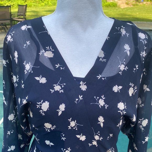 CAby flowing floral dress size 6. Only worn one time. - Picture 2 of 7